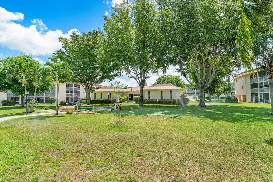 400 VILLAGE GREEN CIRCLE W #102 Palm Springs, FL 33461