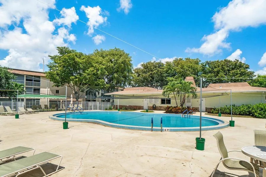 400 VILLAGE GREEN CIRCLE W #102 Palm Springs, FL 33461