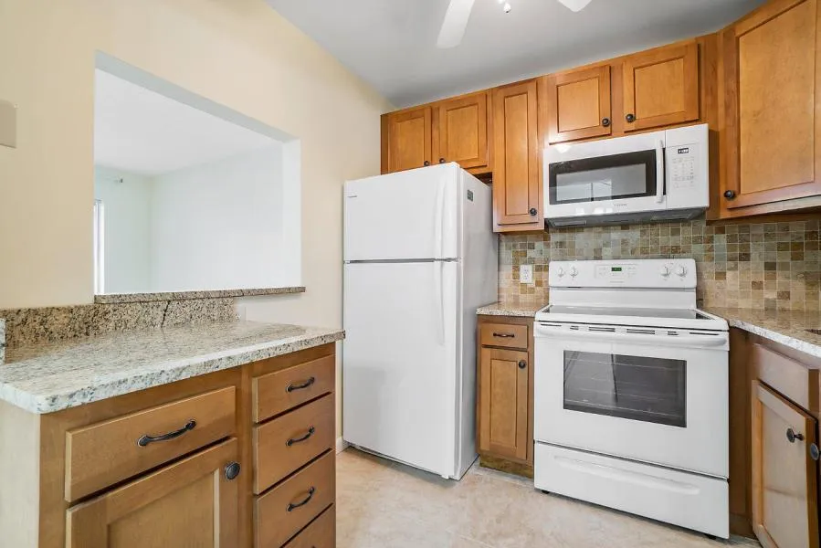 400 VILLAGE GREEN CIRCLE W #102 Palm Springs, FL 33461