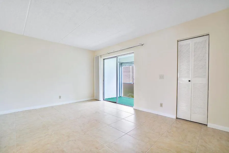400 VILLAGE GREEN CIRCLE W #102 Palm Springs, FL 33461
