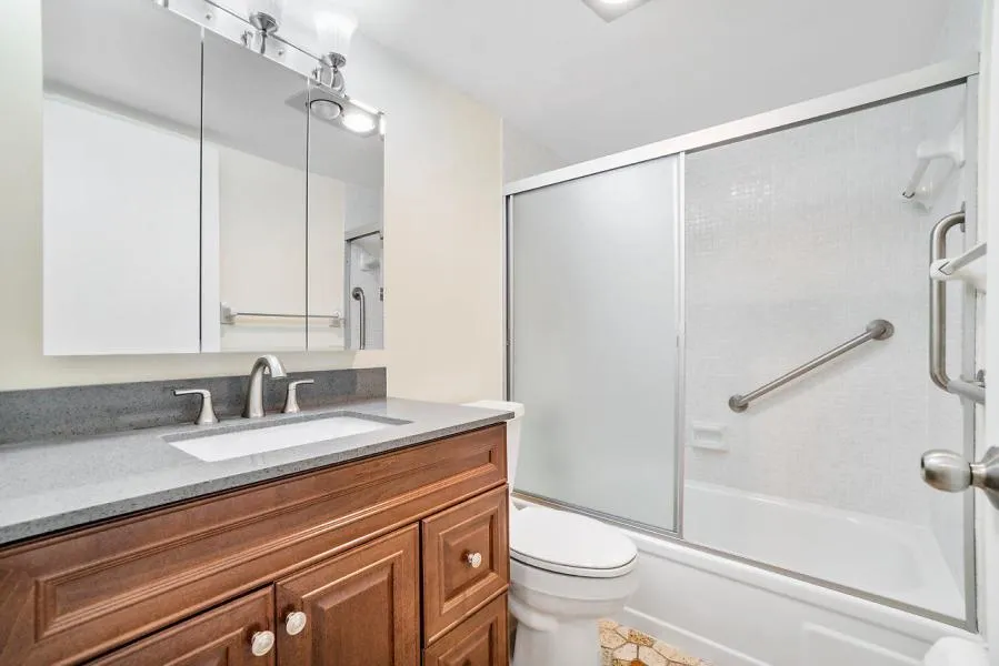 400 VILLAGE GREEN CIRCLE W #102 Palm Springs, FL 33461