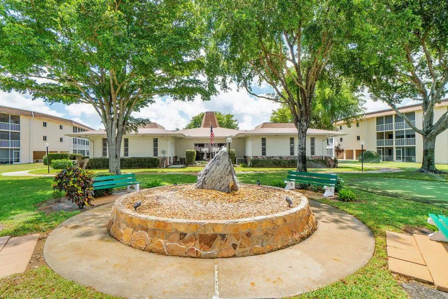 400 VILLAGE GREEN CIRCLE W #102 Palm Springs, FL 33461