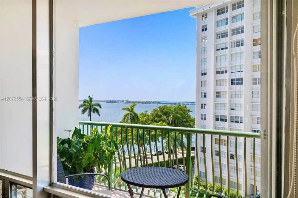 1408 Brickell Bay Dr #706 Miami, FL 33131
