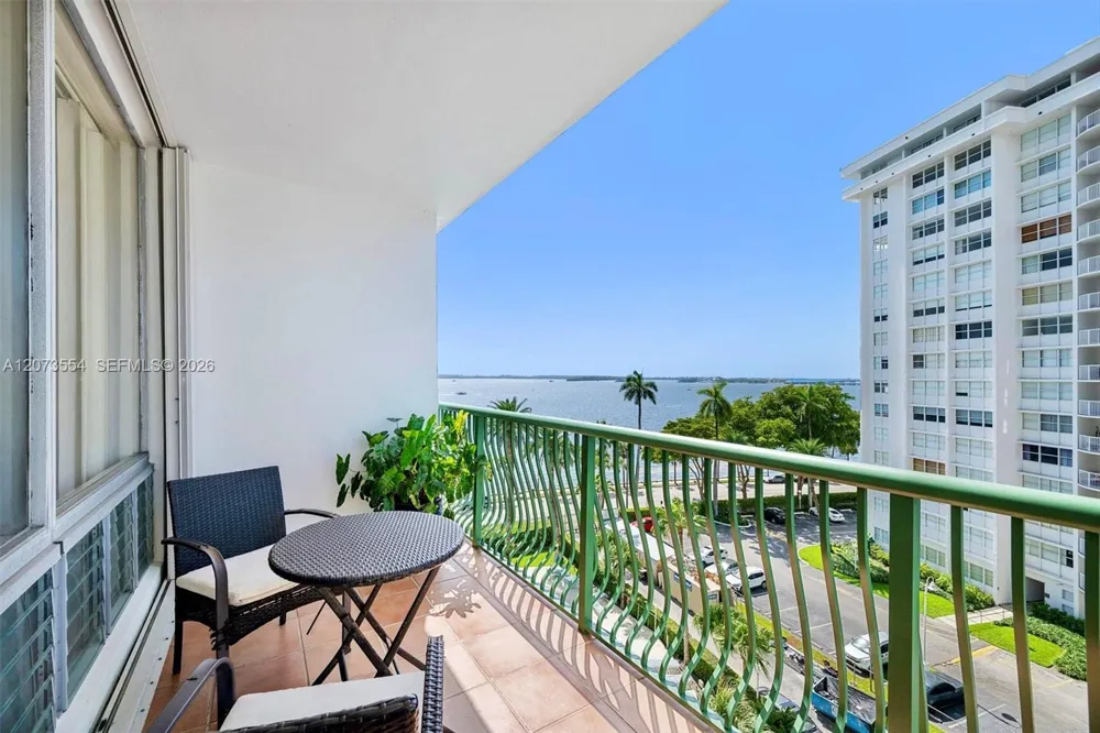 1408 Brickell Bay Dr #706 Miami, FL 33131