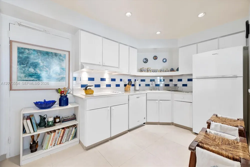 1408 Brickell Bay Dr #706 Miami, FL 33131