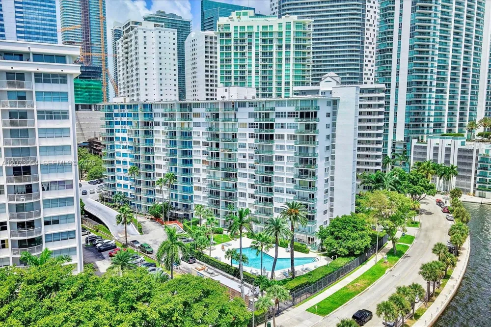 1408 Brickell Bay Dr #706 Miami, FL 33131