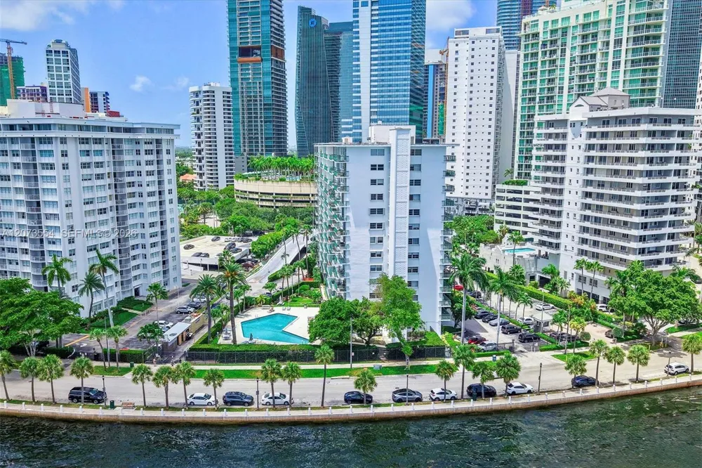 1408 Brickell Bay Dr #706 Miami, FL 33131