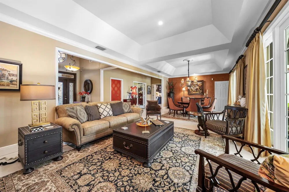 586 Country Club Drive Atlantis, FL 33462