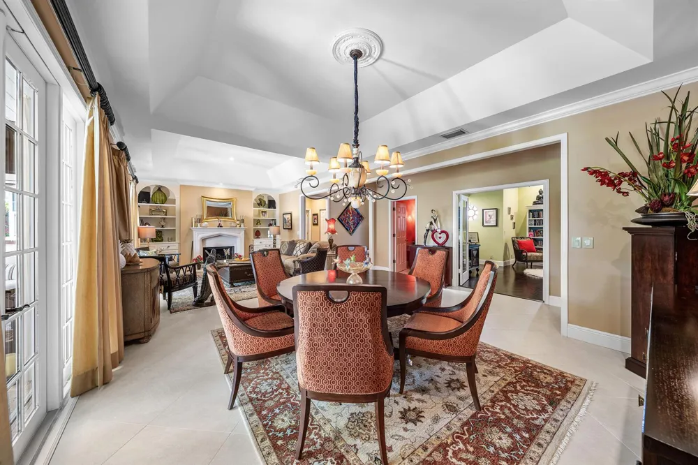 586 Country Club Drive Atlantis, FL 33462