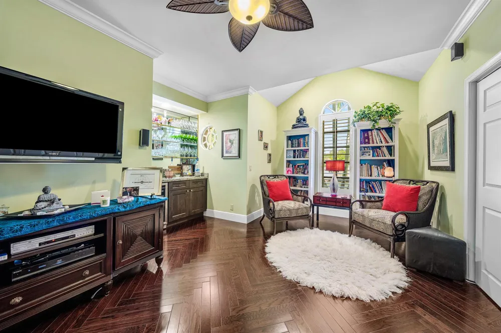 586 Country Club Drive Atlantis, FL 33462
