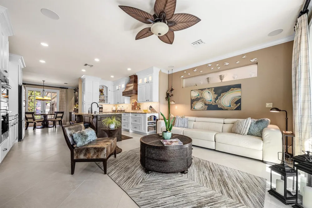 586 Country Club Drive Atlantis, FL 33462