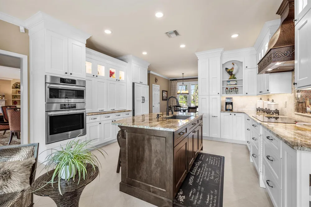 586 Country Club Drive Atlantis, FL 33462