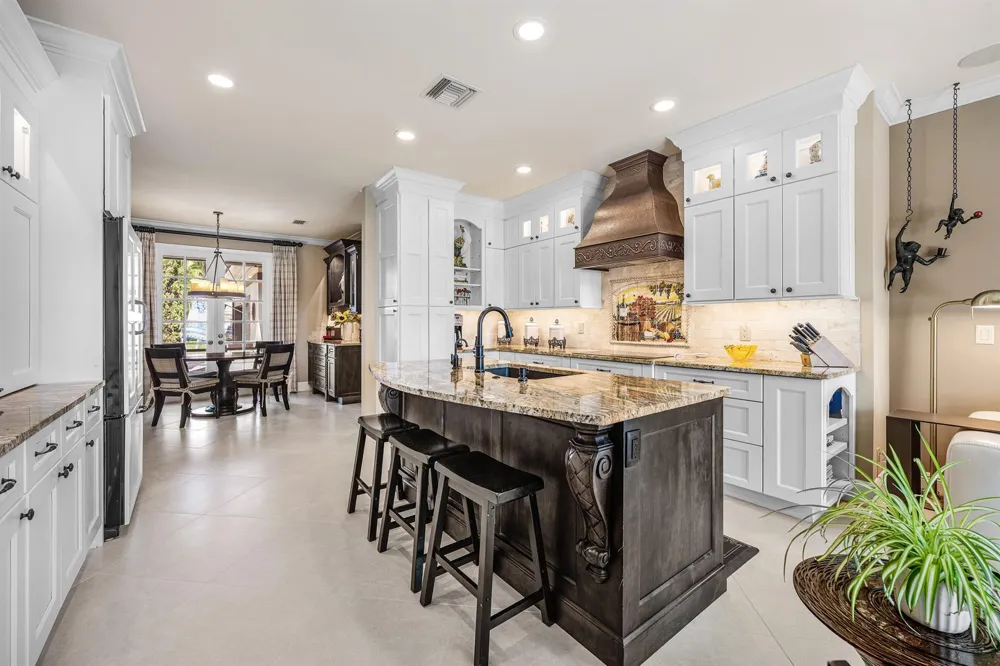 586 Country Club Drive Atlantis, FL 33462