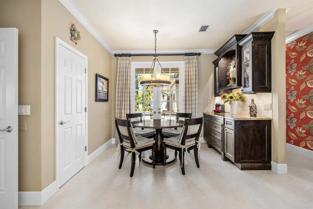 586 Country Club Drive Atlantis, FL 33462