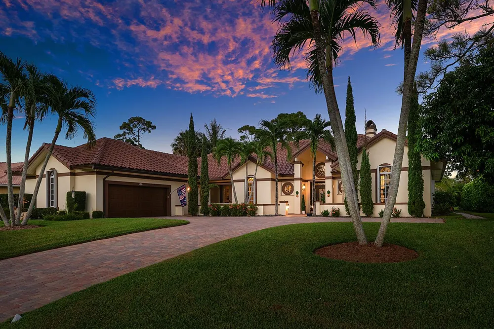 586 Country Club Drive Atlantis, FL 33462
