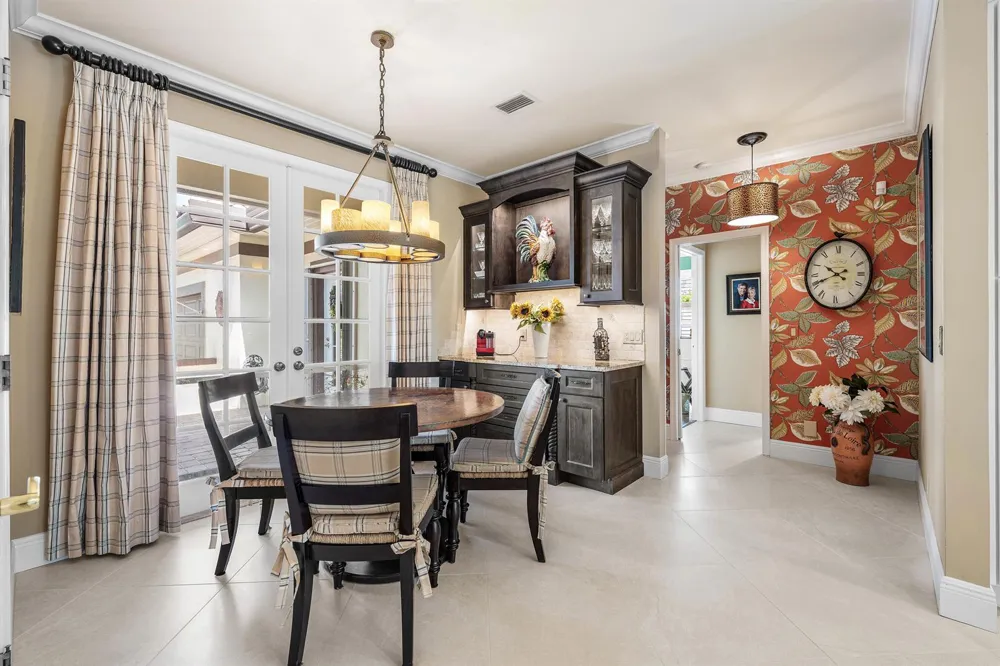 586 Country Club Drive Atlantis, FL 33462