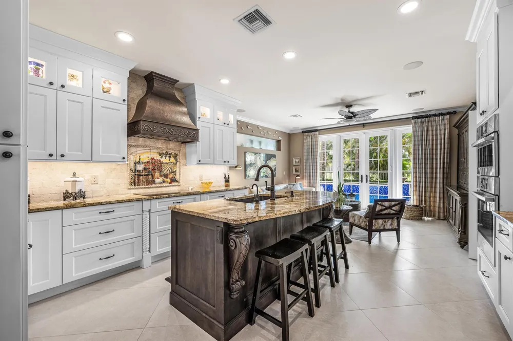 586 Country Club Drive Atlantis, FL 33462