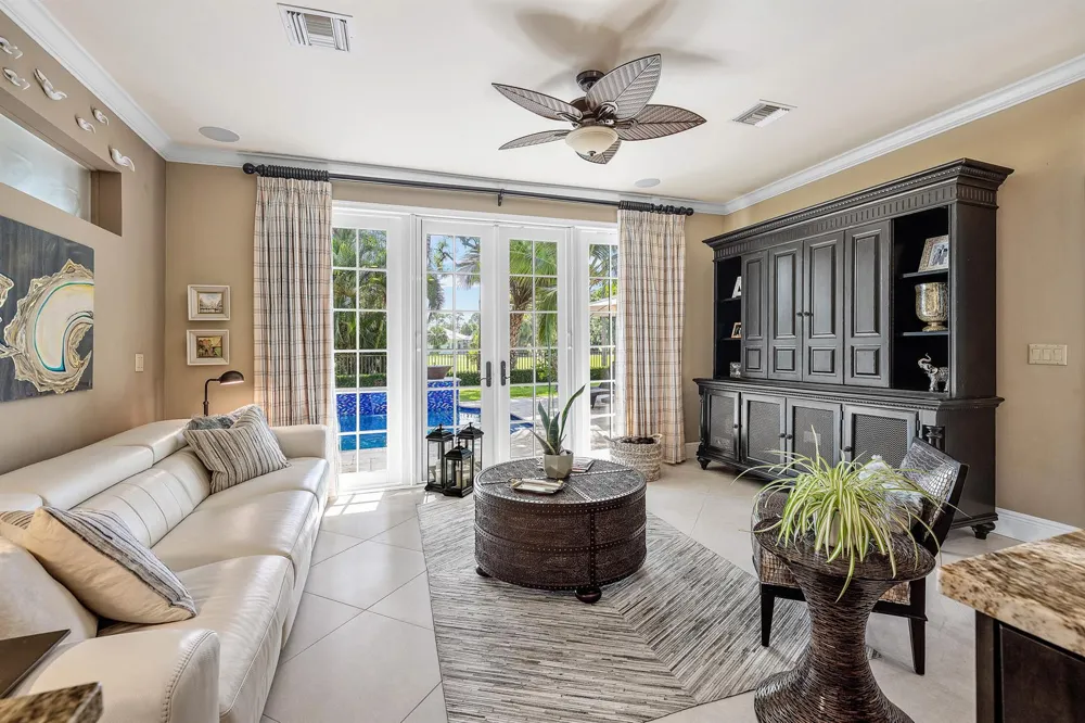 586 Country Club Drive Atlantis, FL 33462