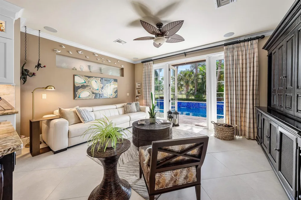586 Country Club Drive Atlantis, FL 33462