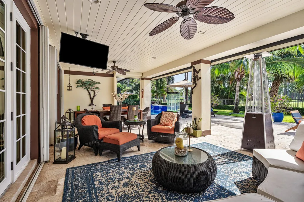 586 Country Club Drive Atlantis, FL 33462