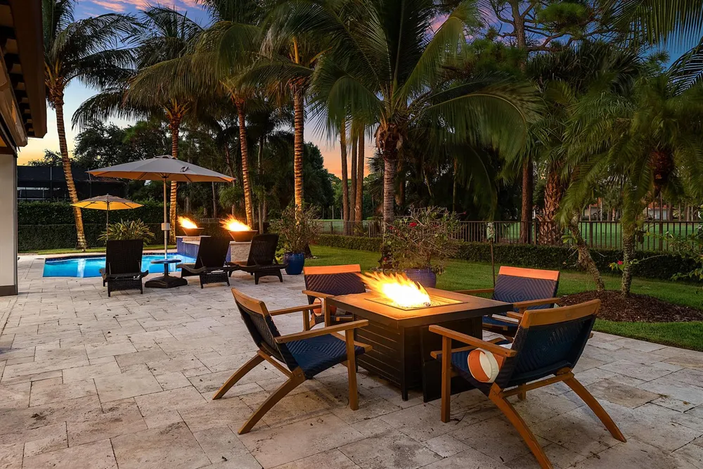 586 Country Club Drive Atlantis, FL 33462