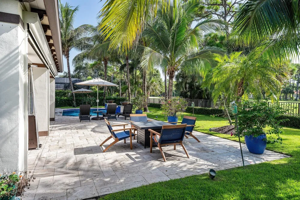586 Country Club Drive Atlantis, FL 33462