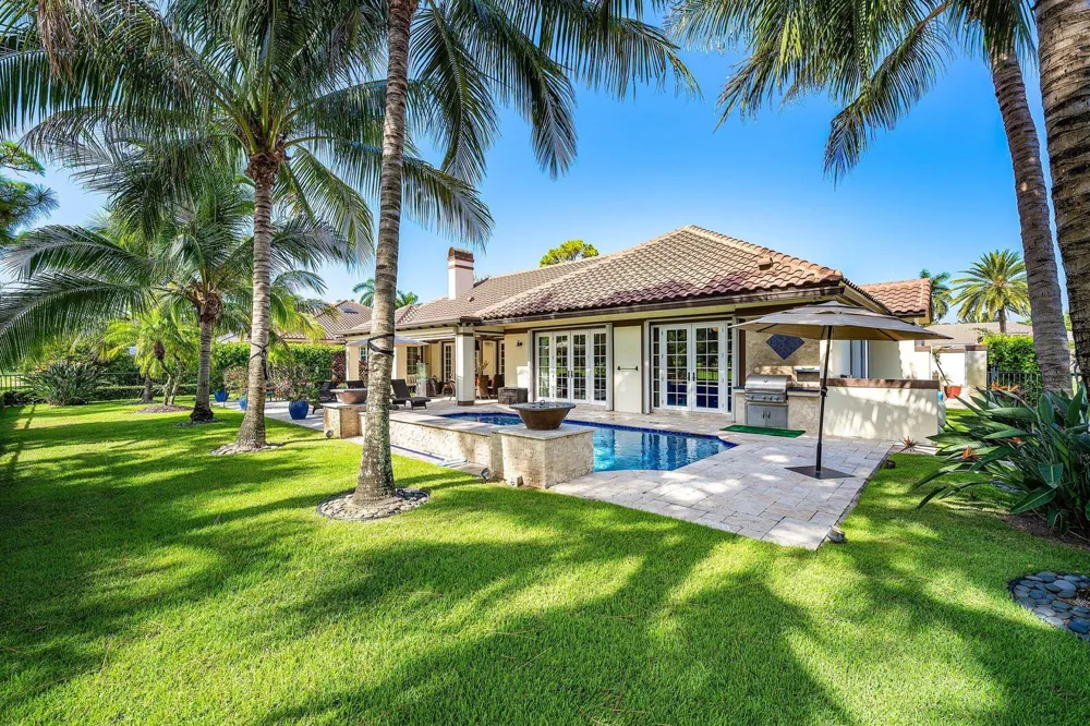 586 Country Club Drive Atlantis, FL 33462