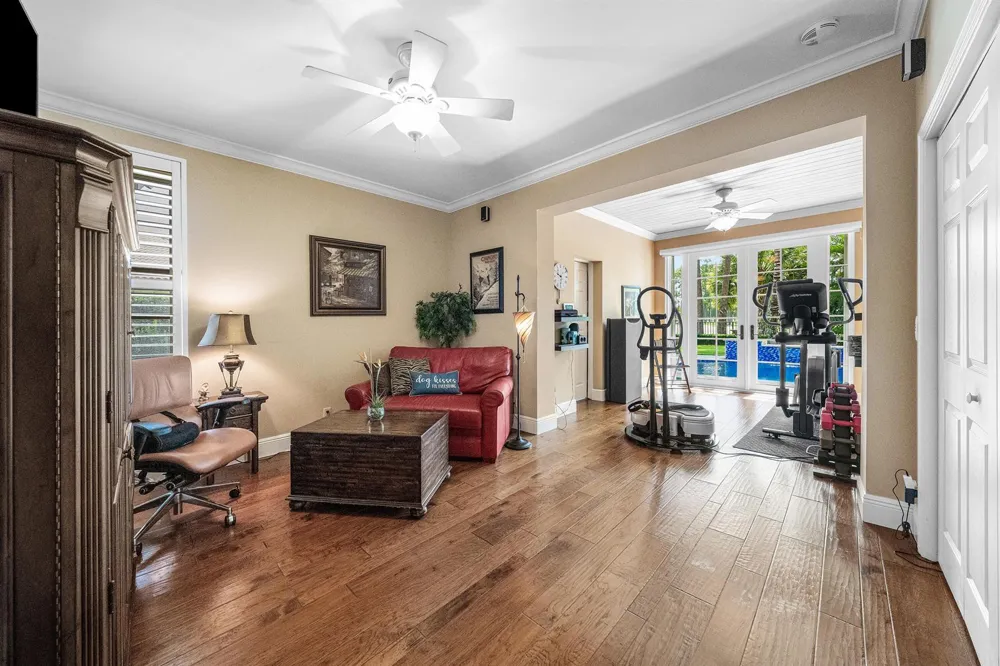 586 Country Club Drive Atlantis, FL 33462