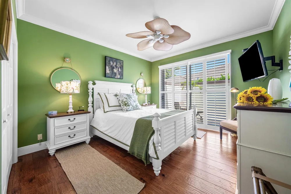 586 Country Club Drive Atlantis, FL 33462