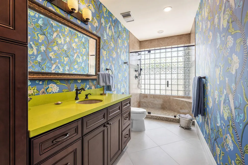 586 Country Club Drive Atlantis, FL 33462