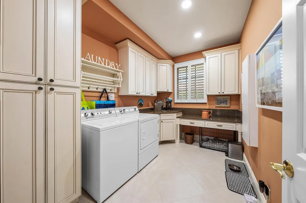 586 Country Club Drive Atlantis, FL 33462
