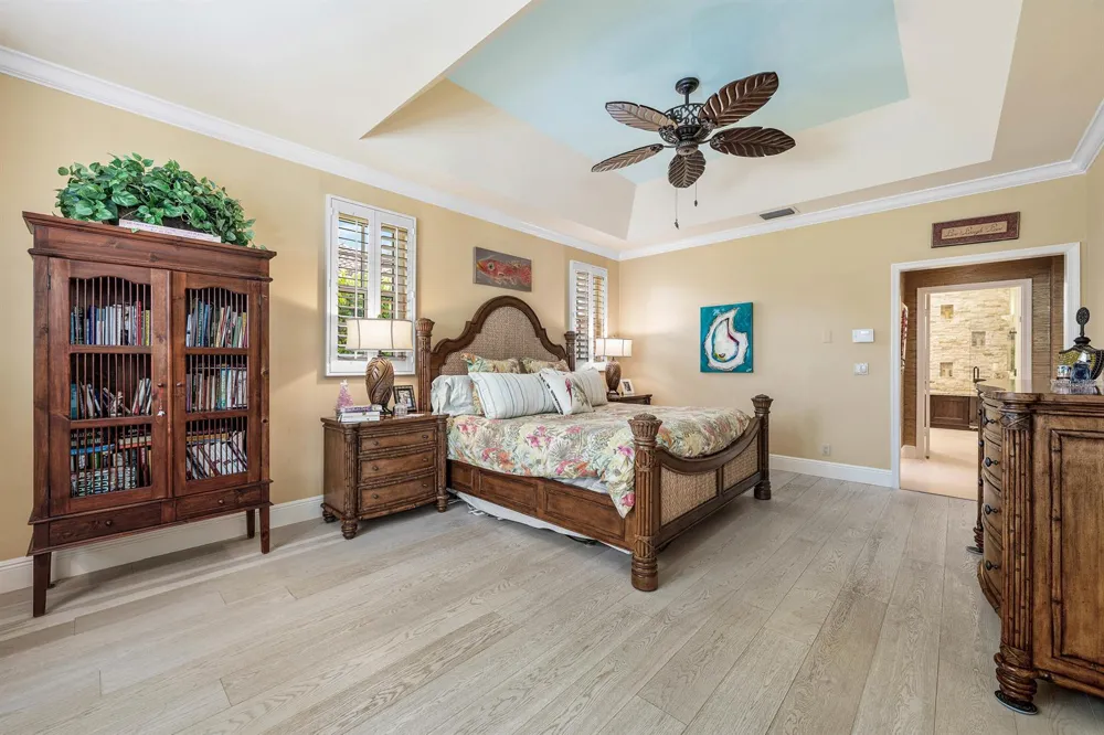 586 Country Club Drive Atlantis, FL 33462