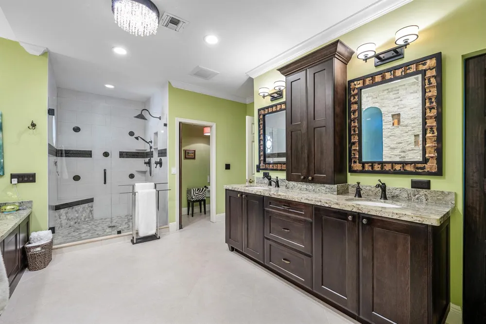 586 Country Club Drive Atlantis, FL 33462
