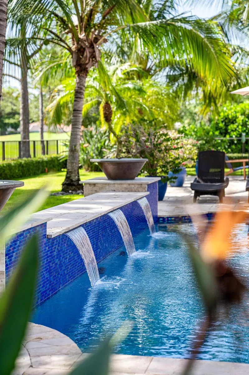 586 Country Club Drive Atlantis, FL 33462