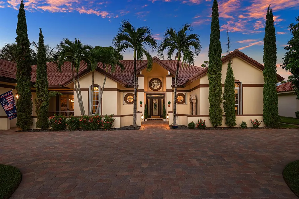 586 Country Club Drive Atlantis, FL 33462