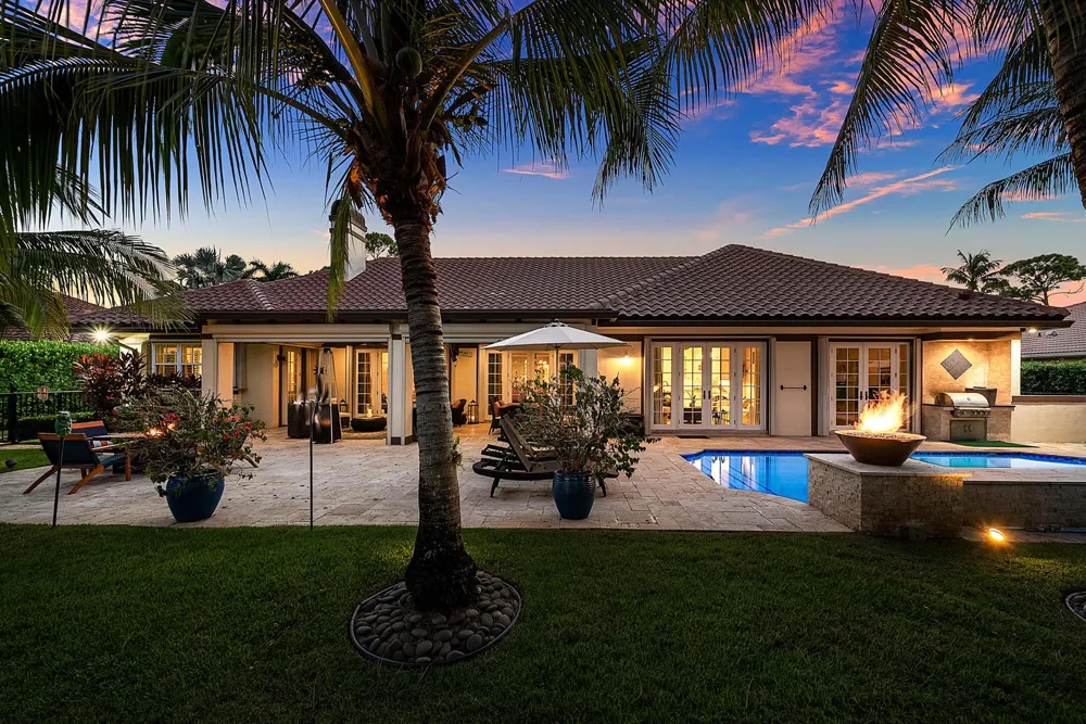586 Country Club Drive Atlantis, FL 33462