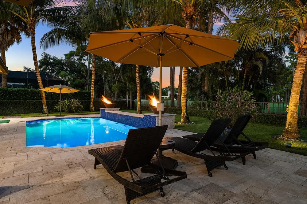 586 Country Club Drive Atlantis, FL 33462