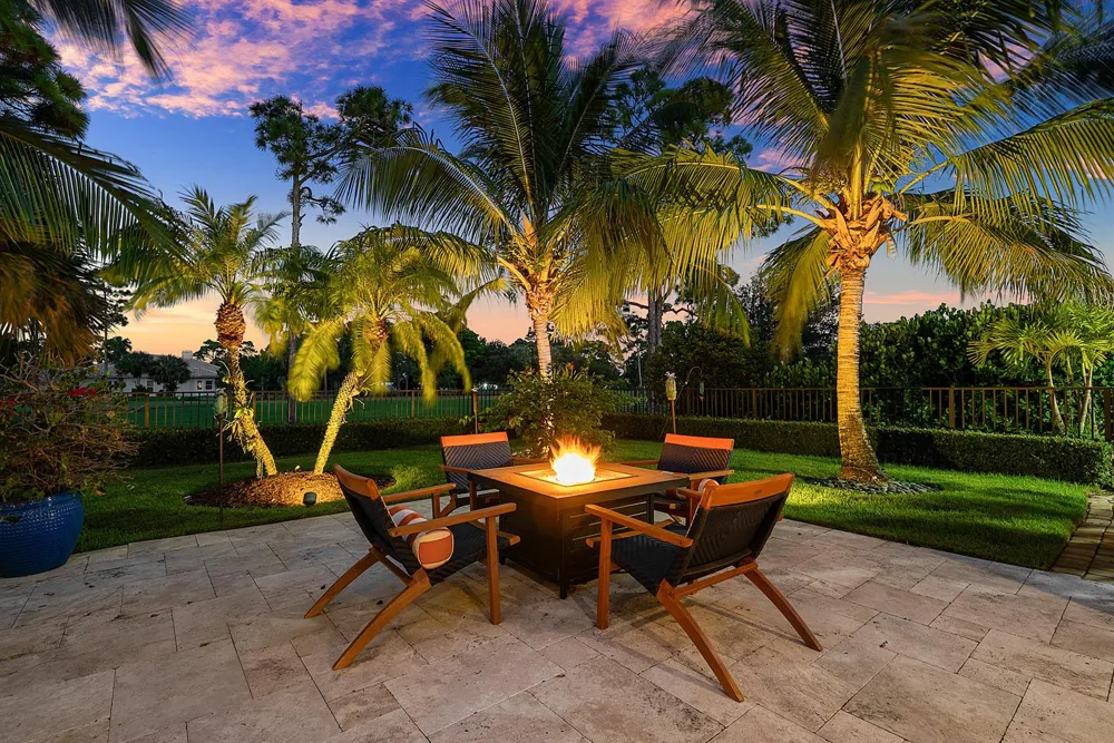 586 Country Club Drive Atlantis, FL 33462