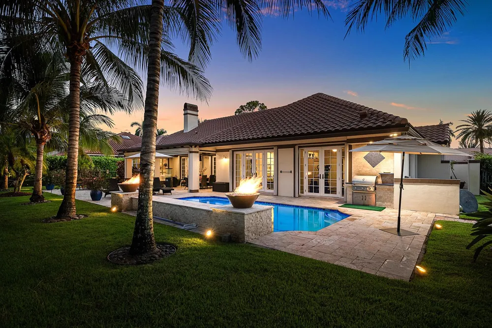 586 Country Club Drive Atlantis, FL 33462
