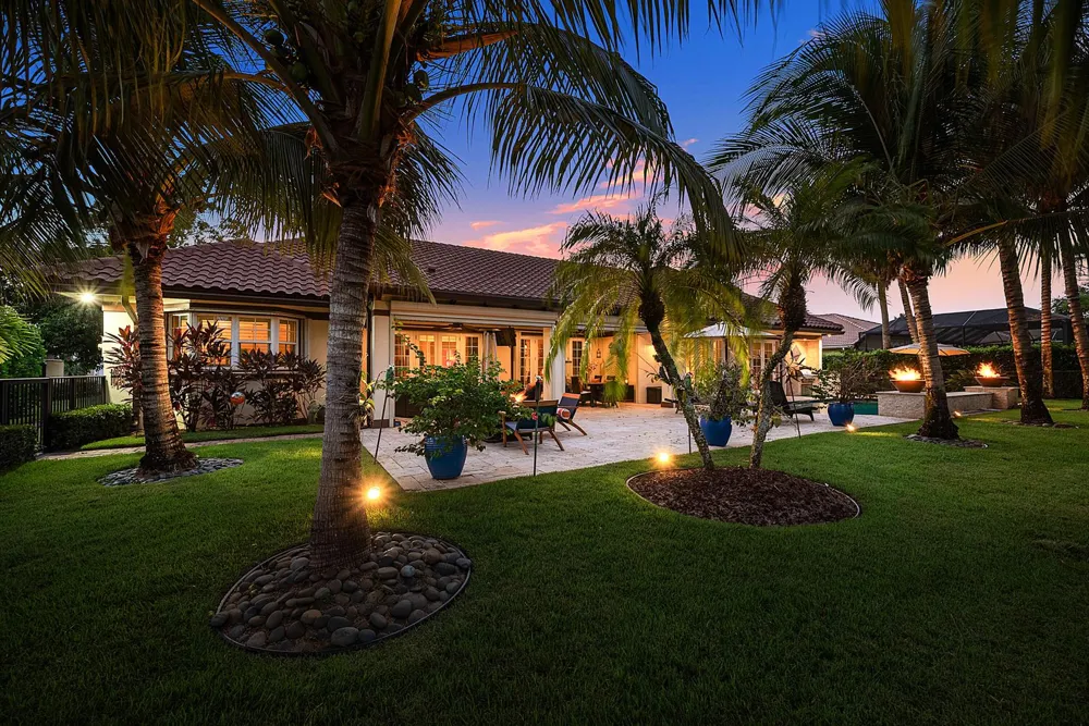 586 Country Club Drive Atlantis, FL 33462