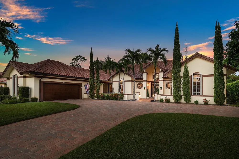 586 Country Club Drive Atlantis, FL 33462