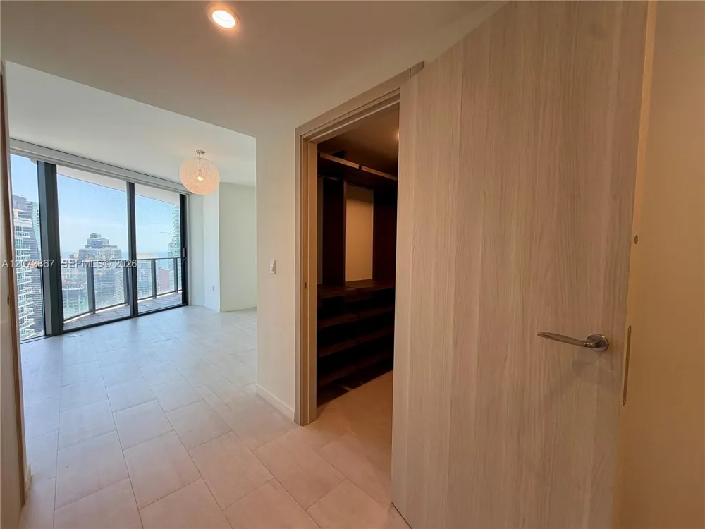 1000 Brickell Plz #4301 Miami, FL 33131