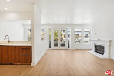 80 Raymond Avenue