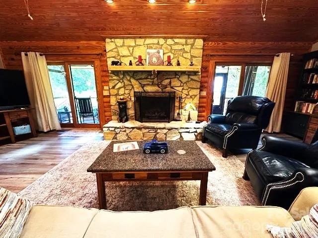 45 Reedy Creek Court Hendersonville, NC 28792