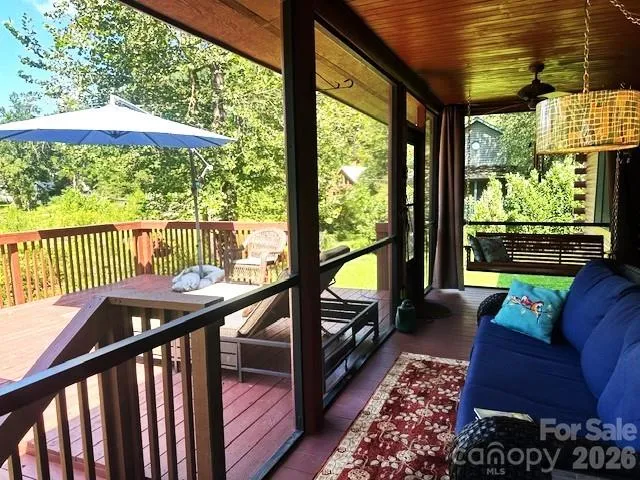 45 Reedy Creek Court Hendersonville, NC 28792