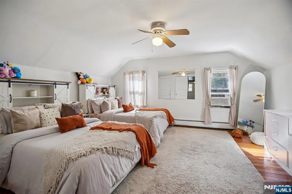 369 Queens Court Ridgewood, NJ 07450