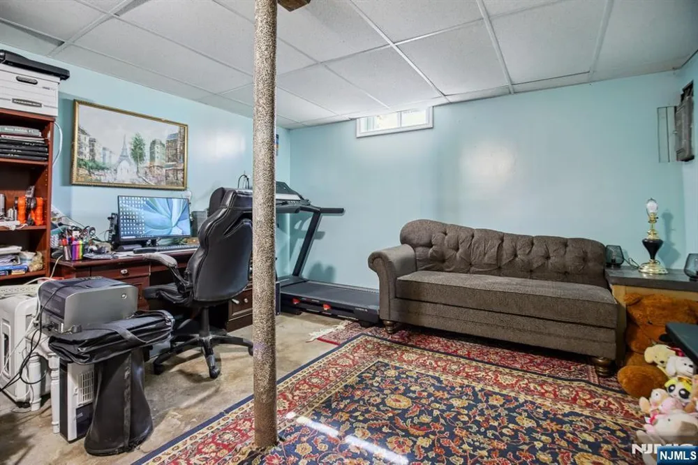 369 Queens Court Ridgewood, NJ 07450