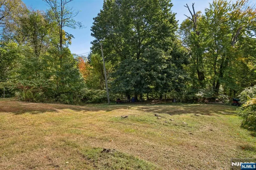 369 Queens Court Ridgewood, NJ 07450