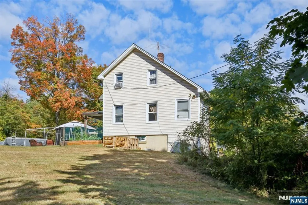 369 Queens Court Ridgewood, NJ 07450