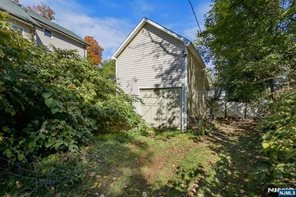 369 Queens Court Ridgewood, NJ 07450